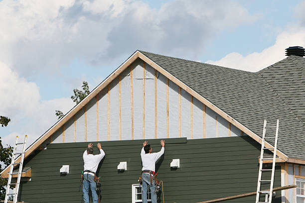 Professional Siding technician working in Paris, TN